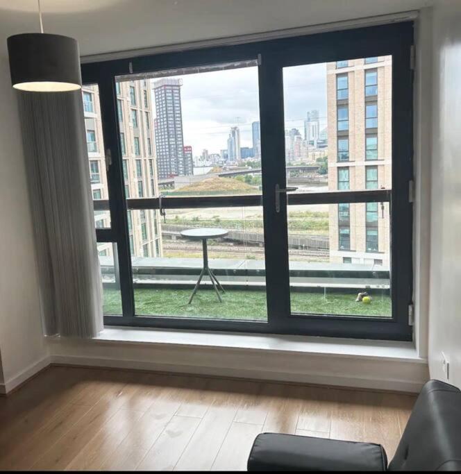 2 Bed Apartment Close To Station With Parking Londra Dış mekan fotoğraf
