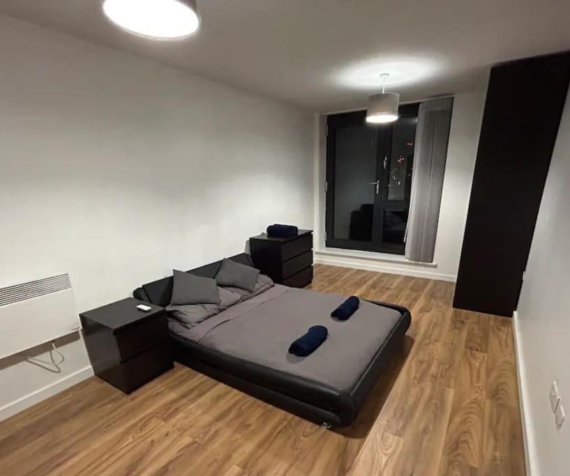 2 Bed Apartment Close To Station With Parking Londra Dış mekan fotoğraf