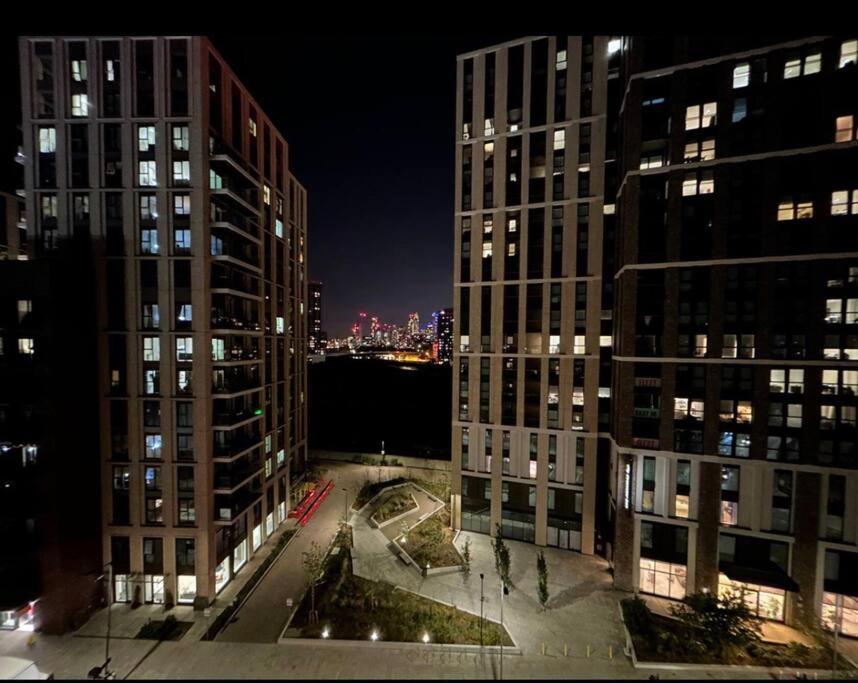 2 Bed Apartment Close To Station With Parking Londra Dış mekan fotoğraf